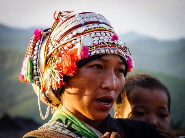 akha hilltribe woman and child - luang namtha laos
